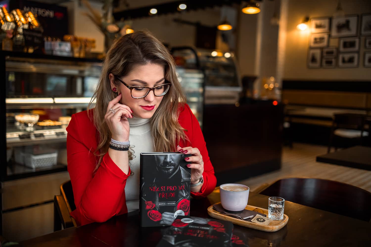 Monika Holema, spisovatelka00002